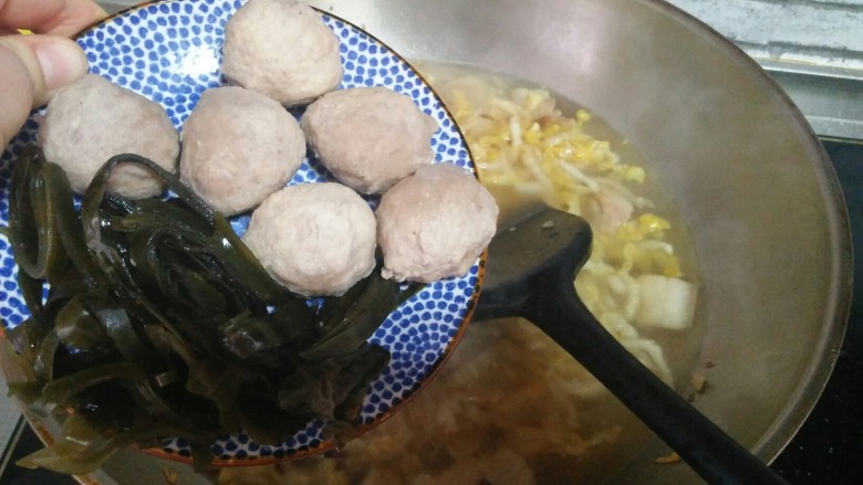 什锦酸菜,加牛肉丸,海带丝