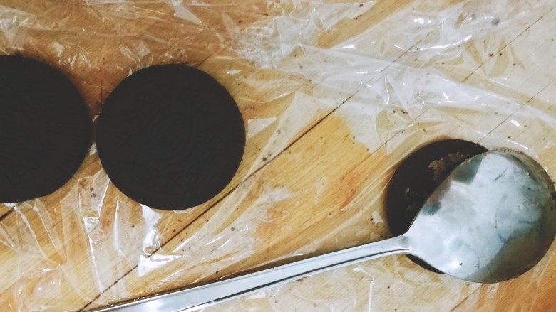 小确幸(水果甜品),准备奥利奥和保鲜膜