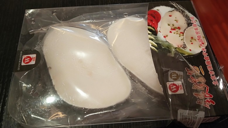 三鲜馅水饺,猪肉,鲜虾仁,银鳕鱼馅水饺,银鲟鱼取出一块。