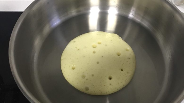 松饼🥞改良原味松饼,过一会松饼起这种大的泡泡,先不要动。