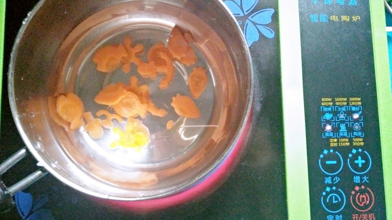 兔子盖浇饭,起锅，胡萝卜掉水