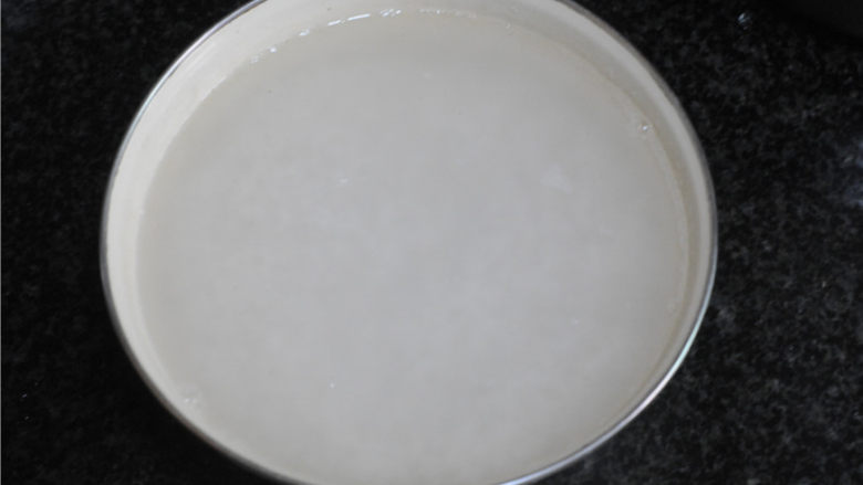 香菇酱紫菜糯米卷,<a style='color:red;display:inline-block;' href='/shicai/ 498'>糯米</a>用冷水泡4个小时以上(最好是过夜)