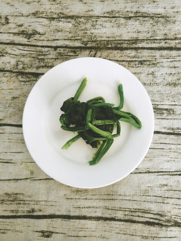 宝宝辅食 10M+ 超级松软蔬菜粗粮小饼,菠菜洗干净