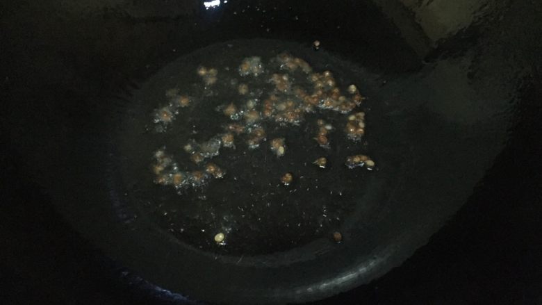 肉末四季豆,热油锅爆香花椒