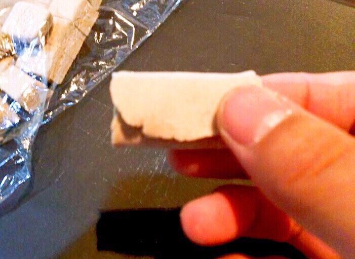 山西经典面食之一 莜面栲栳栳,用食指卷起来,上下边缘捏紧