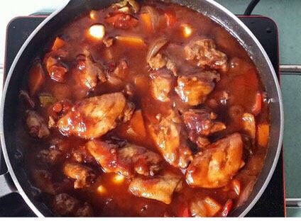 鲜汁焖锅鸡翅排骨