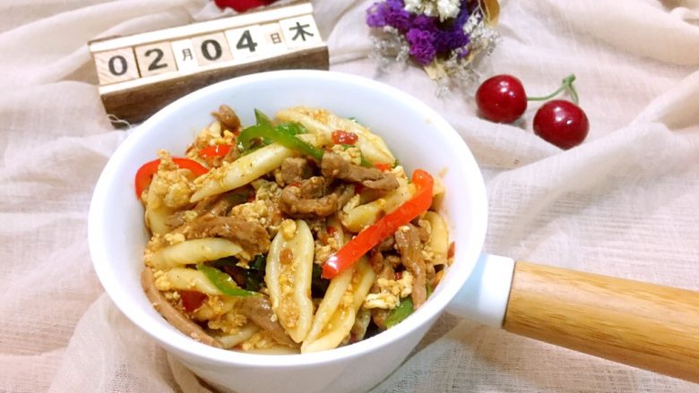 肉丝剪刀面鱼,冬天可直接把面鱼倒锅里拌匀,热着吃,又是一番风味哦!