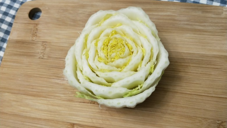 美味和颜值并存的白菜包肉,修成白菜花