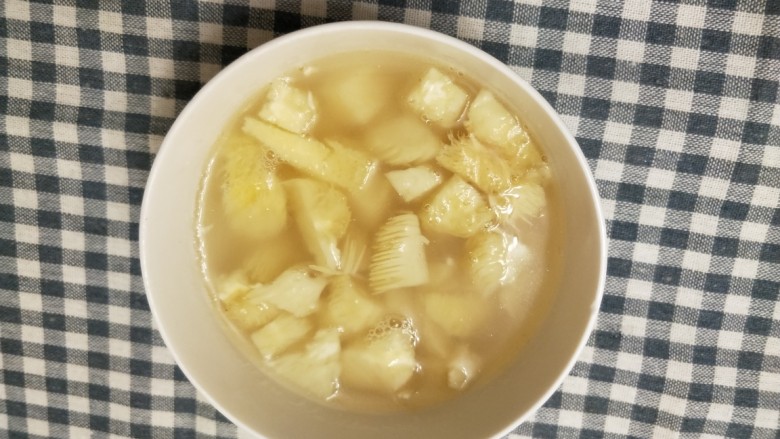 猴头菇蒸蛋,加入高汤(鸡汤)