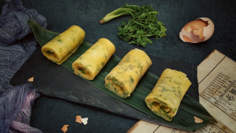 快手早餐~香菜鸡蛋饼
,切开装盘开吃吧,简单快手又营养,做早餐再好不过了😊