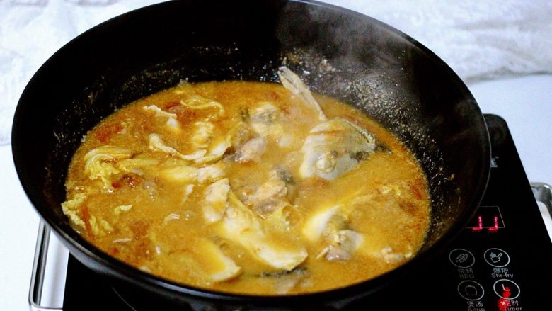 做年货-番茄鱼🐟(陶瓷炒锅版),大火煮沸、看见鱼片变色即可关火