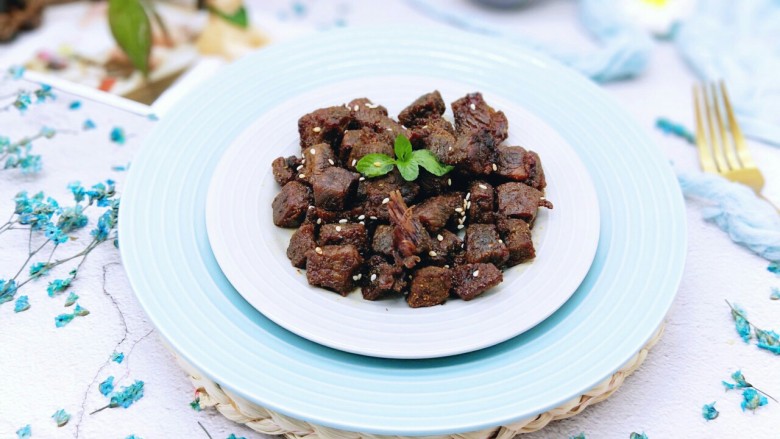 【健康零食】香烤孜然牛肉粒,健康美味的零食出炉。