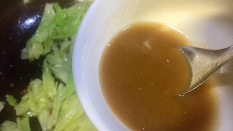 抗癌前五的蔬菜~糖醋手撕白菜,包包白八成熟时倒入芡汁勾芡