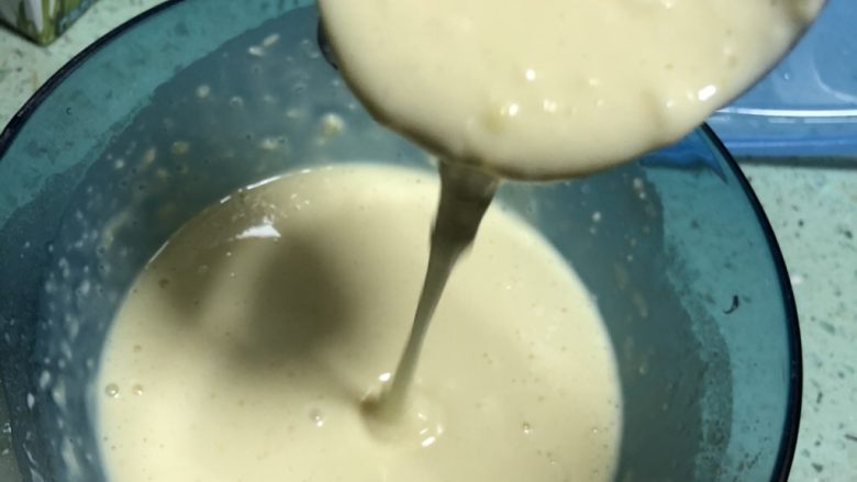 Pancake.原味松饼,这种质地就好了 流动性的
追求再细腻绵软的口感 可过筛一遍
我懒的洗 没过筛……