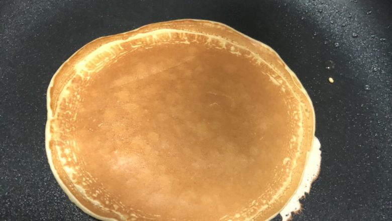 Pancake.原味松饼,看 这是第三个 是不是越来越好看
把没那么好看的放底下就行