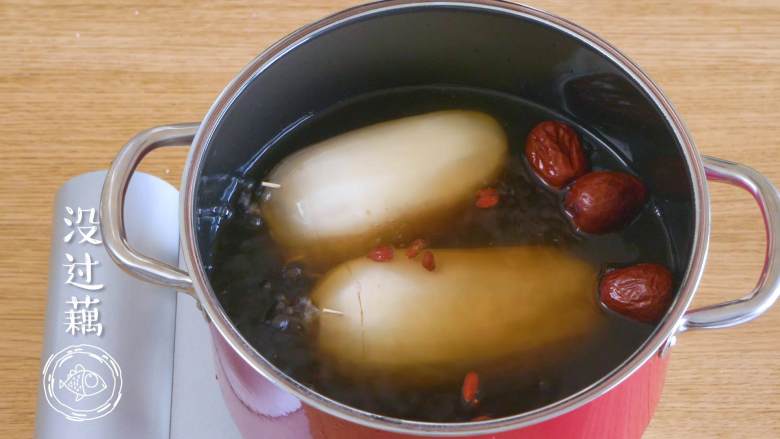 糯米莲藕12m+(宝宝辅食),放入清水,没过莲藕~