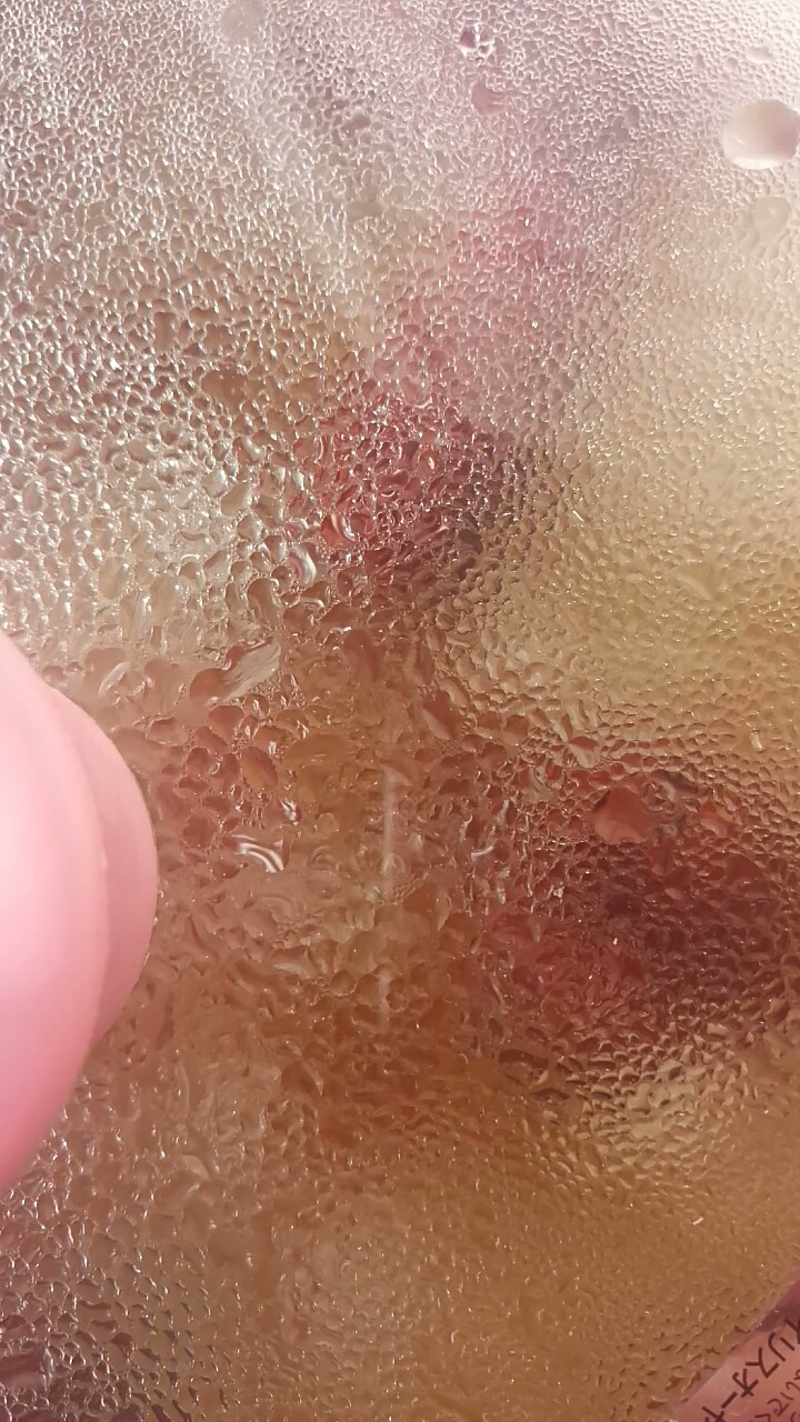 桃胶银耳雪燕羹,盖上锅盖,转小火熬煮半小时