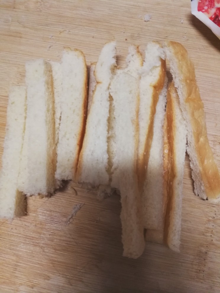 培根西多士,吐司条不要扔掉，参考下一个菜谱，蒜蓉吐司条，先剧透一下嘻嘻