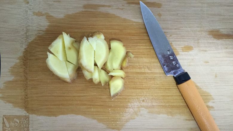 红糖姜汁,切半块姜，再切成小块，切忌不要切的太小