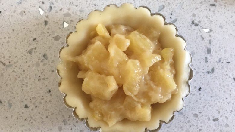 迷你菠萝派,加入菠萝派(菠萝派的做法详见菜谱)