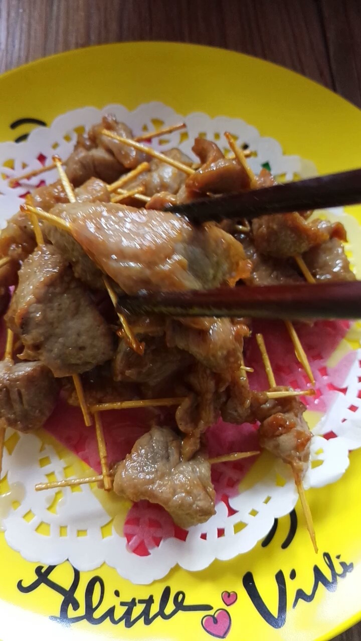 牙签肉,可以用吸油纸吸下油