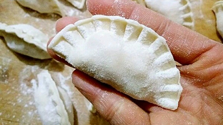 素饺子,这是我家小朋友用神器包的饺子,过年的饺子就要全家老小齐动手,这才叫团圆饭。