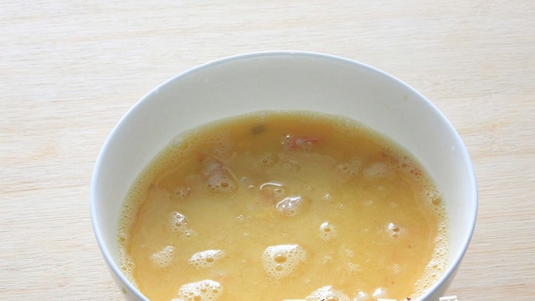 过年菜---鸡蛋滑虾仁,搅拌均匀