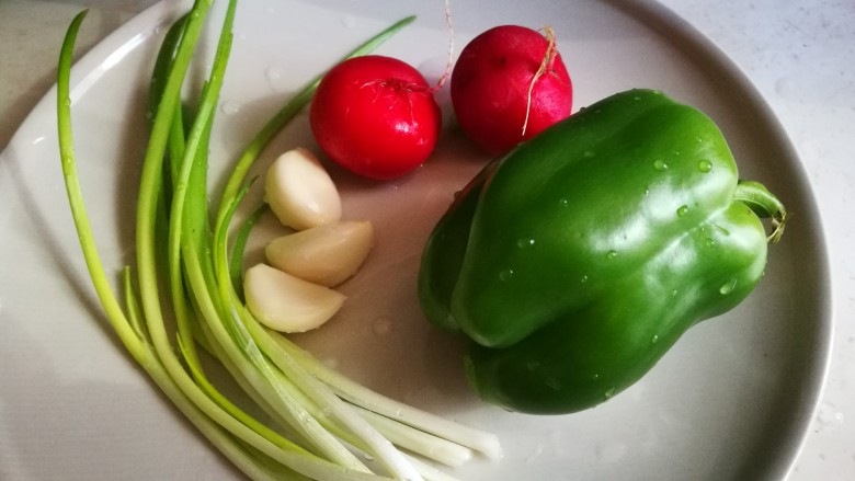 家宴菜谱~年年有鱼之皮蛋豆腐,配菜备齐