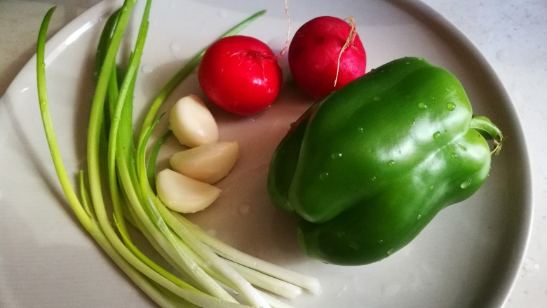 家宴菜谱～年年有鱼之皮蛋豆腐,配菜备齐