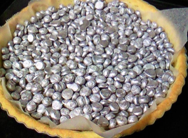 万能塔派饼皮,称取具有15分钟的180℃烘箱中突破,称重烘烤直到10分钟,以除去(总共25分钟)金黄色。