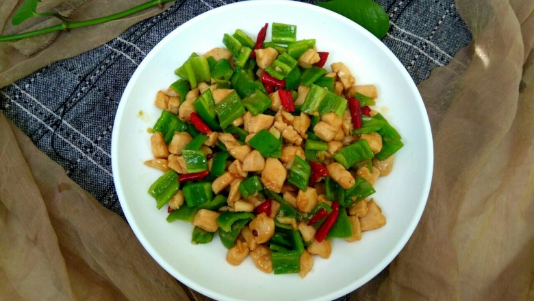 尖椒炒鸡丁
