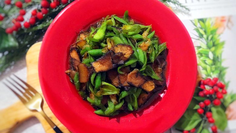 辣妹子爱吃肉(大葱辣椒炒酱肉),超级无敌下饭(✺ω✺)
