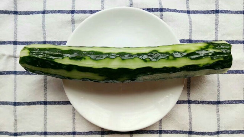 荤素搭配(青瓜卤锅),青瓜皮稍微削削宝贝吃好消化