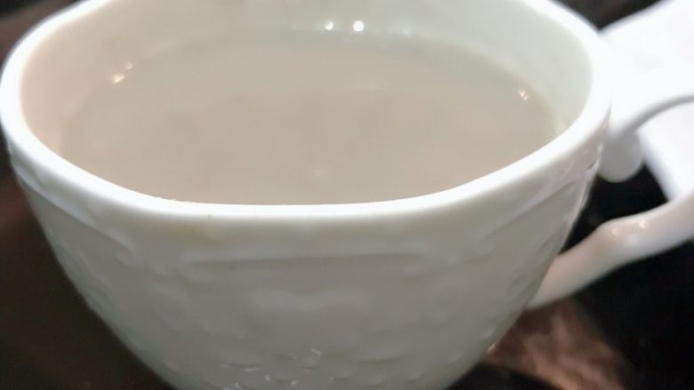 超简版别样炒饭,准备炒饭的同时豆浆机也在忙乎着,饭好后黑豆燕麦豆浆也齐活儿啦