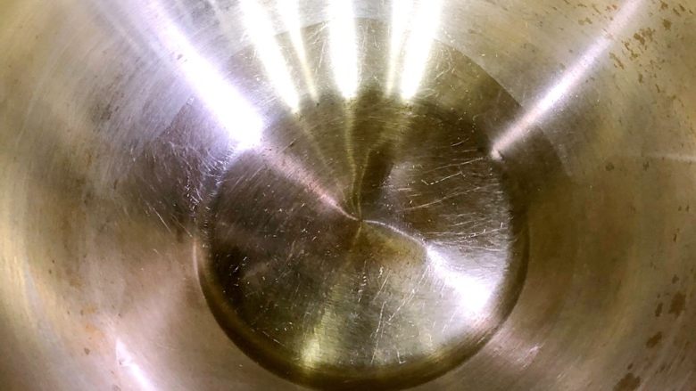 水煮肉片,热锅以后倒入油