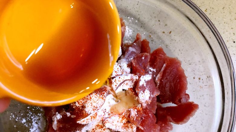 水煮肉片,加入<a style='color:red;display:inline-block;' href='/shicai/ 718'>料酒</a>