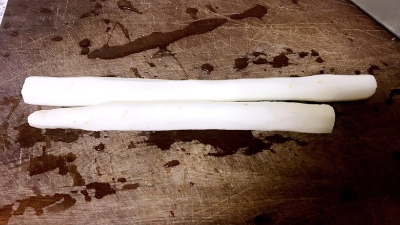 双莓玫瑰山药泥,山药洗净,去皮
