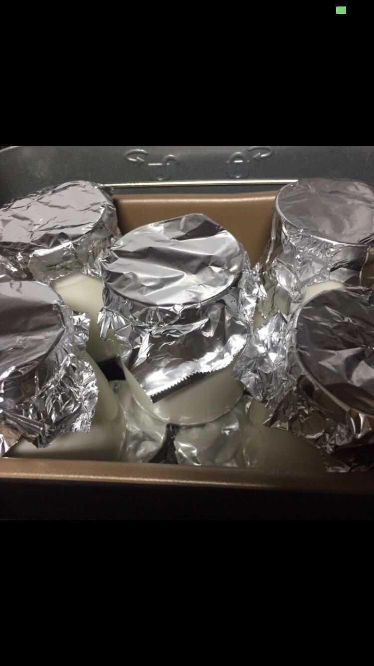 自制酸奶,码在面包机桶里 ,面包机开启酸奶功能。