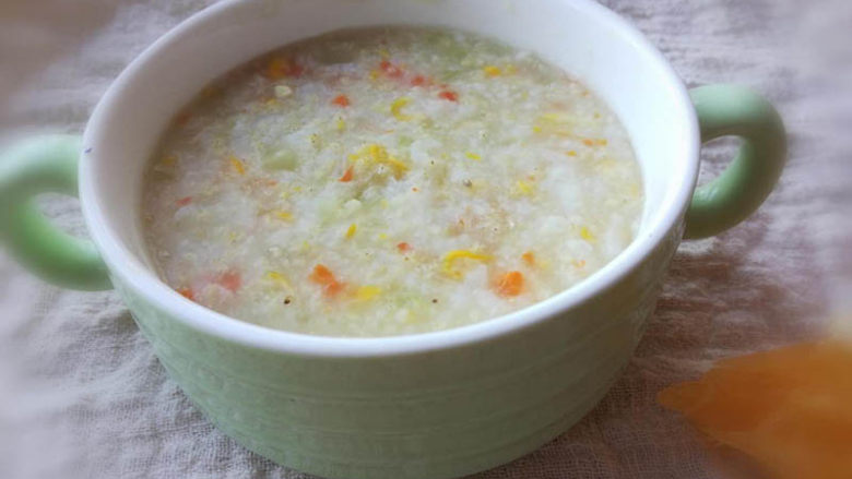 一款很不错的清理肠胃的辅食——五彩素营养粥,盛出来,全家都可以吃哦