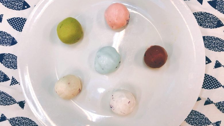 彩色汤圆(闹元宵)❤️,包入馅儿的彩色汤圆