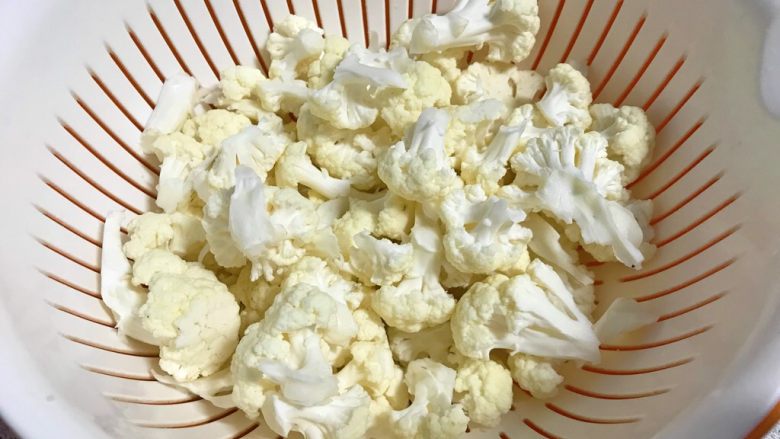 大年夜@团圆饭~油辣子花菜,拨到大小基本一致。