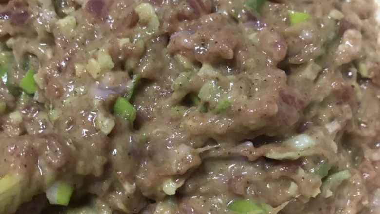 清真小吃-炸松肉,将燕麦片完全拌匀后,是图中的样子。