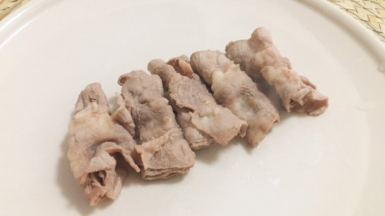 肥牛炒饭,变色捞出备用