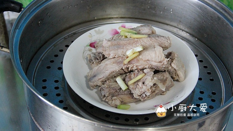 过年菜---节节高升,然后上锅里蒸,这个时间会比较长了,一个小时左右