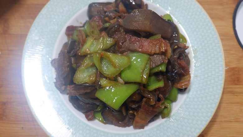 家庭版五花肉闷茄子(无水版),装盘~
