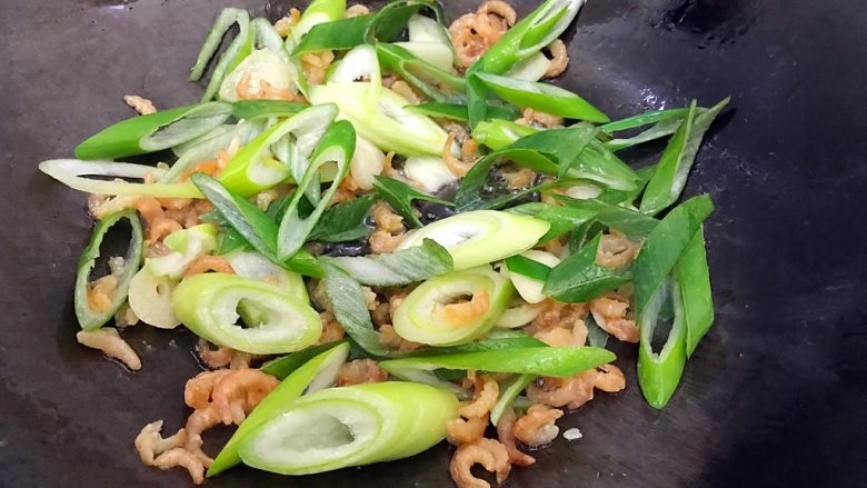 年夜饭の金银满屋~金银蛋上汤海米大白菜,翻炒10秒