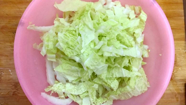 年夜饭の金银满屋~金银蛋上汤海米大白菜,全部切好,控干水分,备用