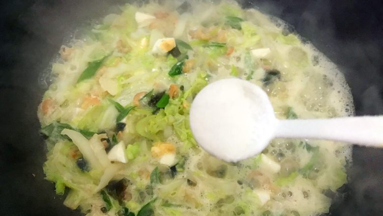 年夜饭の金银满屋~金银蛋上汤海米大白菜,加一小勺细盐