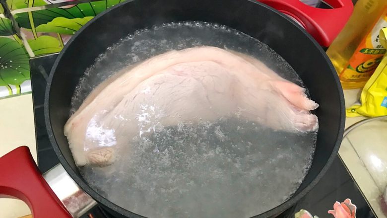 步步高升~蒜泥白肉青瓜卷,煮两三分钟