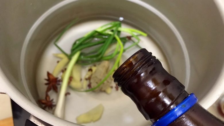 步步高升~蒜泥白肉青瓜卷,加适量料酒